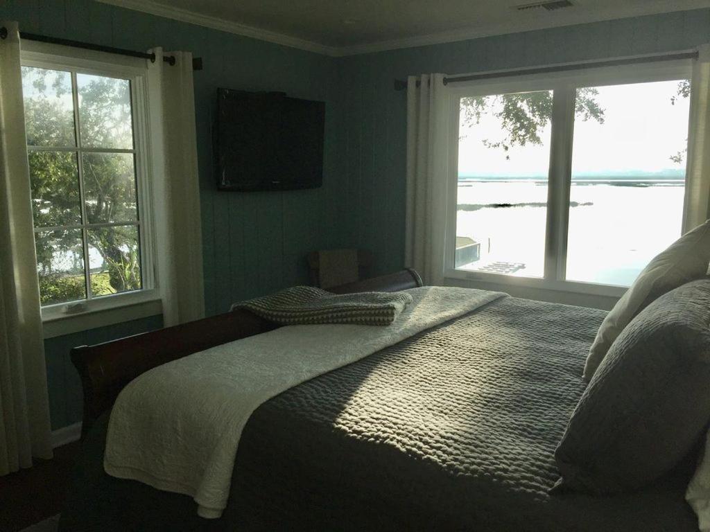 Waterside Retreat Bed & Breakfast Мърълс Инлет Екстериор снимка